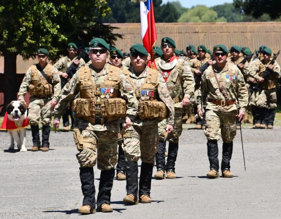 Cambio de mando en Destacamento de Montaña N8 Tucapel Firma Ejército de Chile