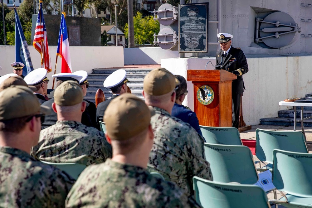 El comodoro Manzano entrega unas palabras en la ceremonia de clausura de DESI 2023 Firma Mass Communication Specialist 2nd Class Aaron T Smith US Navy