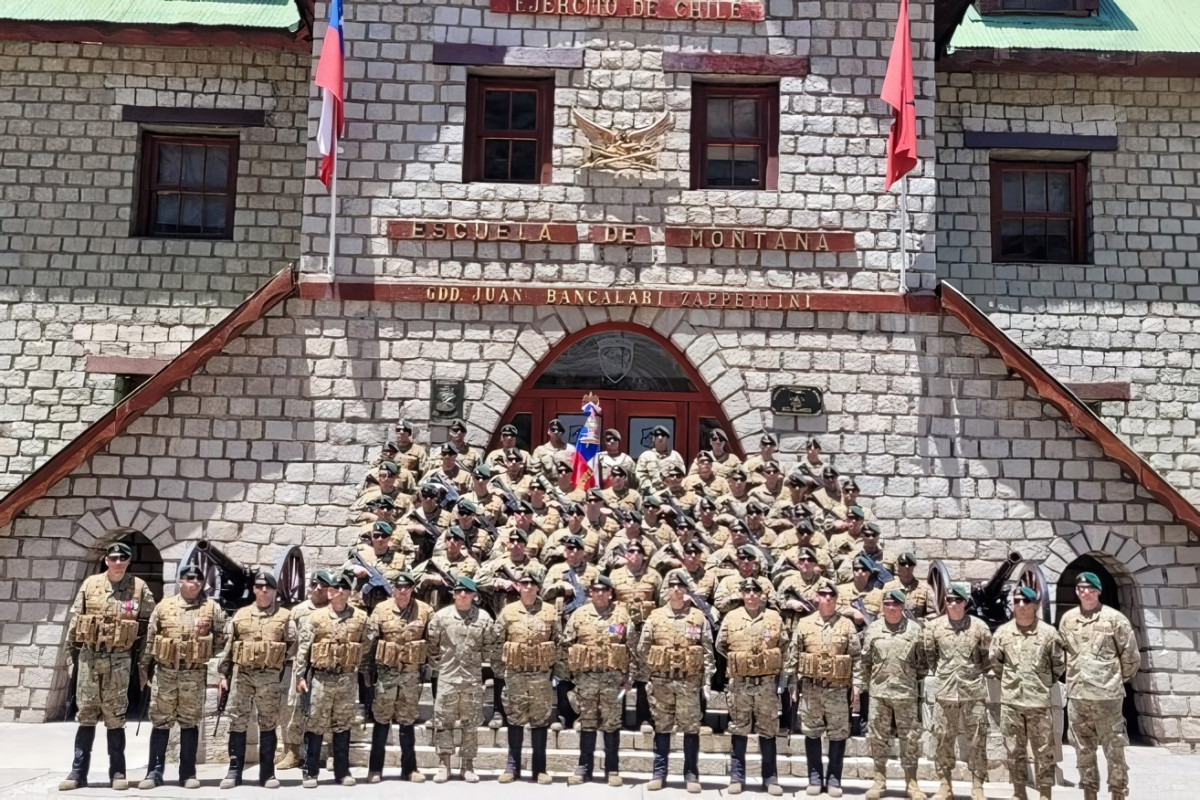 Graduaciu00f3n Curso de Montau00f1a 2023 Firma Escuela de Montau00f1a del Eju00e9rcito de Chile