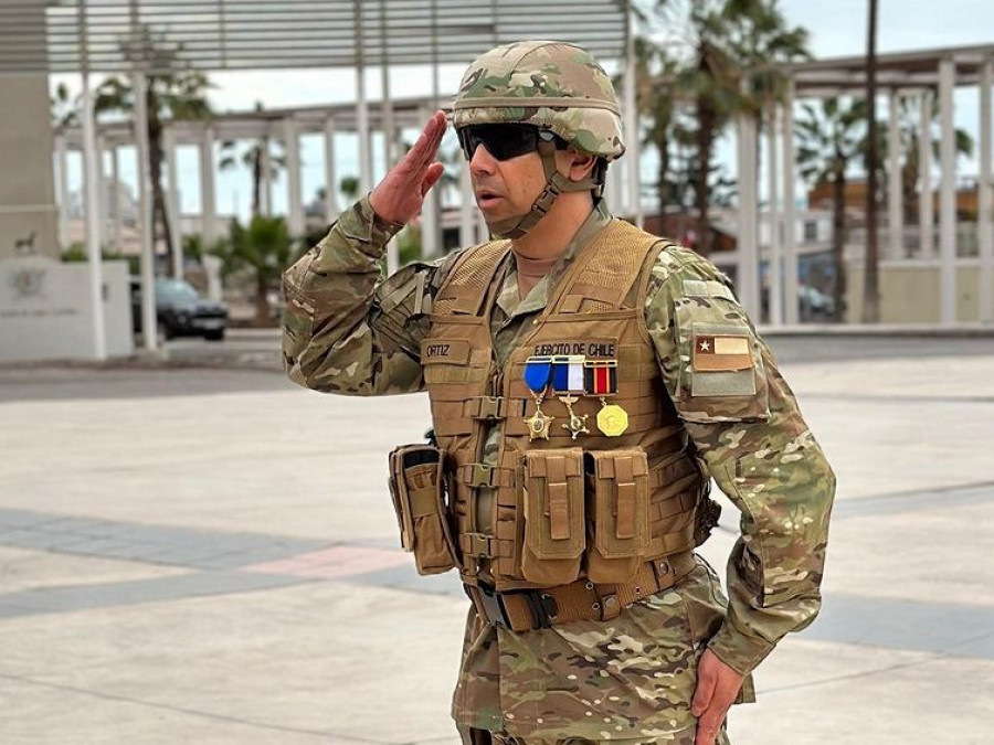 Teniente coronel Ortiz nuevo comandante del Cecombac Firma VI División del Ejército de Chile