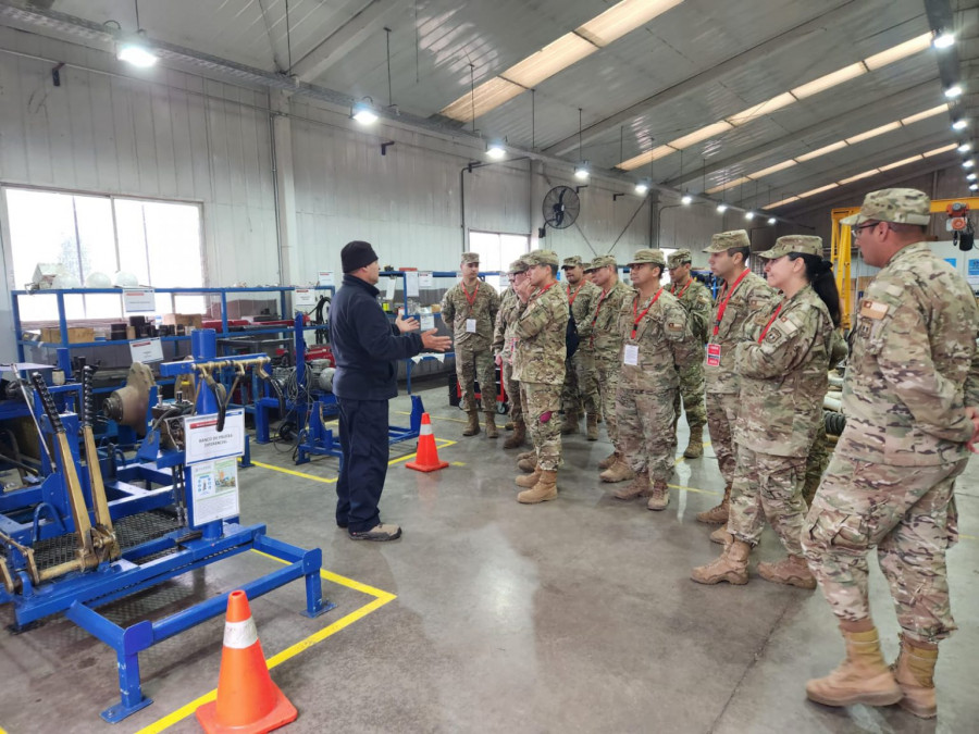 Visita del Batallón de Abastecimiento del Regimiento Logístico del Ejército N° 2 Arsenales de Guerra del Ejército de Chile al CMIF Talagante Firma Famae