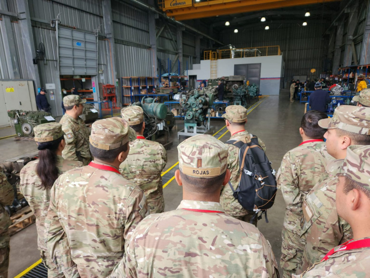 El batallón de abastecimiento de la Brigada Logística del Arsenal de Combate II del Ejército de Chile visita el CMIF.
