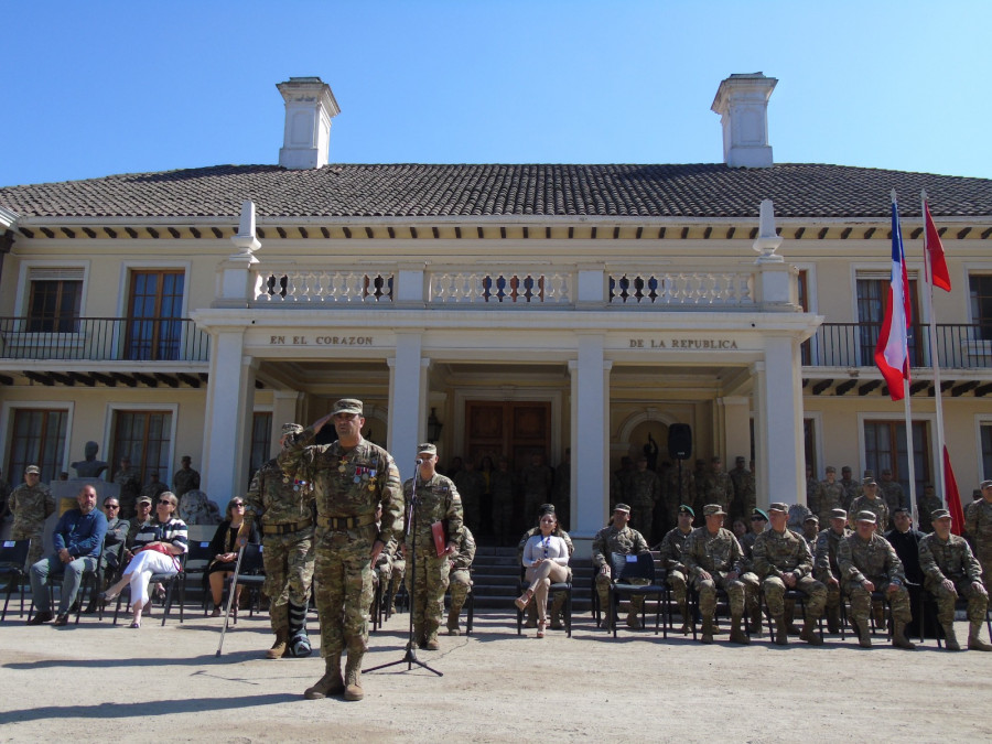 El general Salinas asume el mando de la II División Motorizada Firma Ejército de Chile