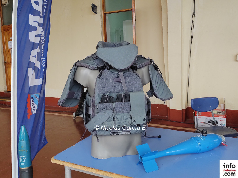 Sistema de porta carga modular integral Thor con proteccion suplementaria en garganta, cuello, hombro y parte superior de los brazos Firma Nicolas Garcia E