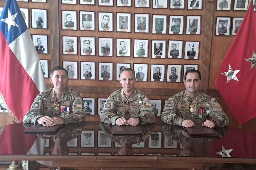 Firma de actas de cambio de mando Firma II Divisiu00f3n Motorizada del Eju00e9rcito de Chile