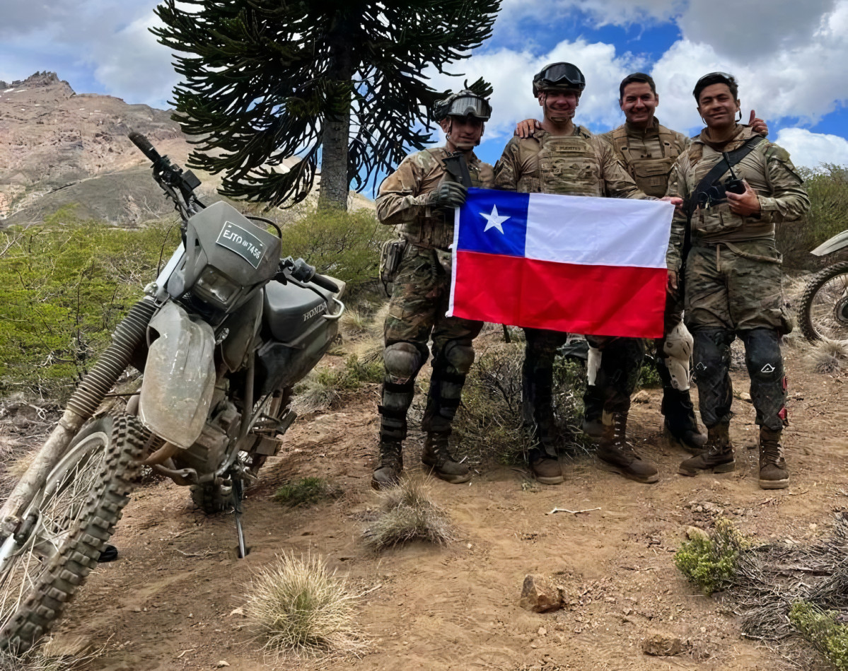 Capacitaciu00f3n en conducciu00f3n en motocicleta en sector cordillerano Firma Destacamento de Montau00f1a Nu00b017 Los u00c1ngeles del Eju00e9rcito de Chile 005