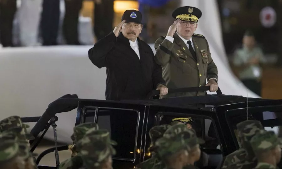 Presidente de Nicaragua y su ministro de Defensa