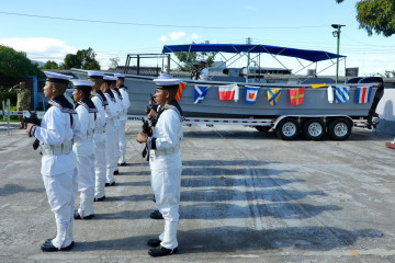 EEUU entrega a El Salvador dos botes de patrullaje remozados que fueron decomisados al narcotráfico
