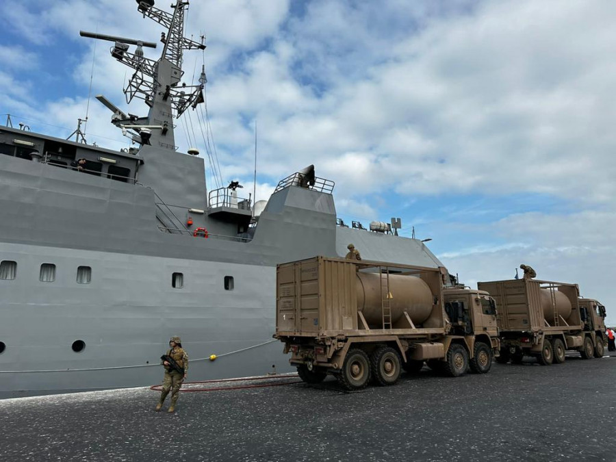 Ejercicio logístico entre el OPV 84 Cabo Odger y el Regimiento Logístico N°1 Tocopilla Firma Armada de Chile