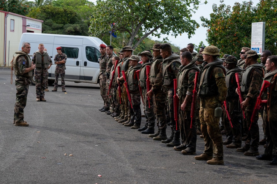 En el curso participaron suboficiales de Australia Chile Francia Fiji Papúa Nueva Guinea yTonga Firma Regimiento de Infantería de Marina del Pacífico Nueva Caledonia