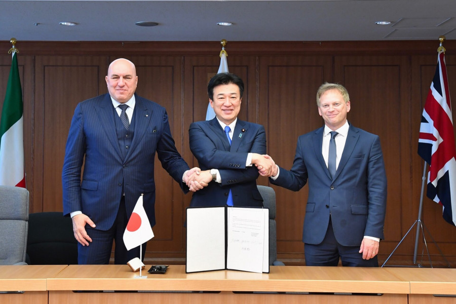 Los ministros de defensa de Reino Unido, Japón e Italia, Grant Shapps, Minoru Kihara y Guido Crosetto en su encuentro en Tokio sobre el GCAP. Foto. Ministerio de Defensa de Japón