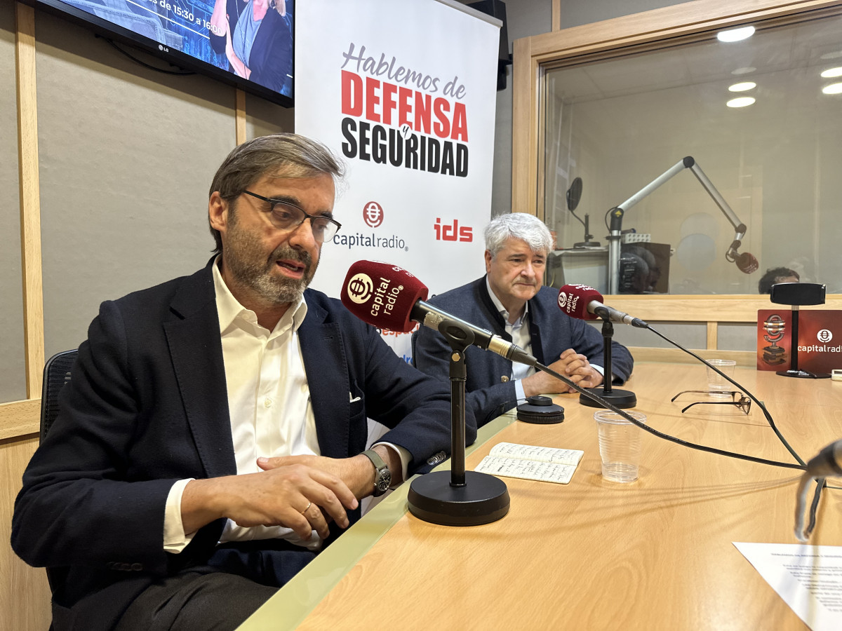 Pablo Garcu00eda Berdoy, lu00edder de Asuntos Pu00fablcios de LLYC en Europa  y Carlos Martu00ed