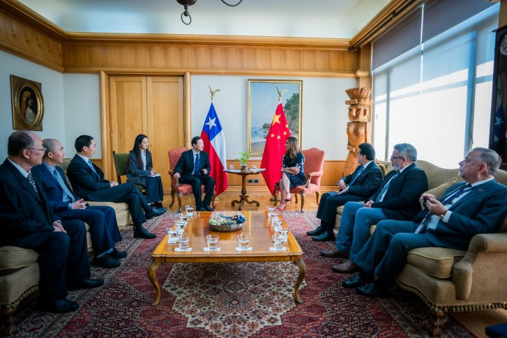 Las delegaciones de Chile y China en el encuentro en Santiago Firma Ministerio de Relaciones Exteriores de Chile