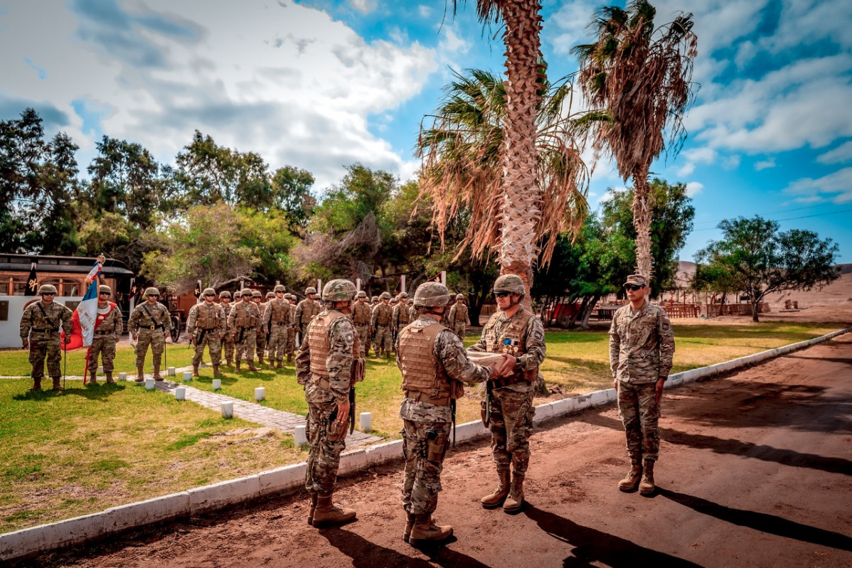 Cambio de mando en el Grupo de Artilleru00eda Nu00b015 Traiguu00e9n Firma VI Divisiu00f3n del Eju00e9rcito de Chile 004