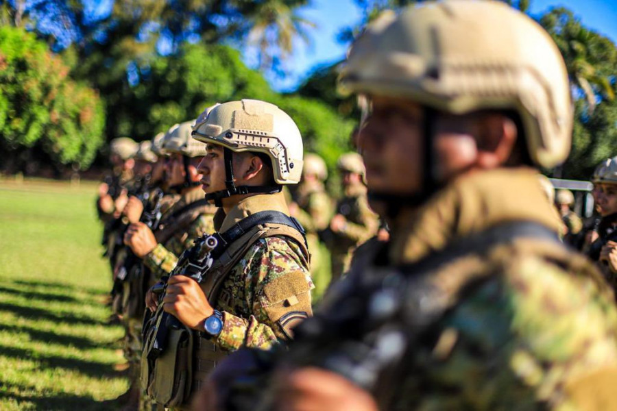 El Salvador equipa con 690 cascos balísticos más a sus militares