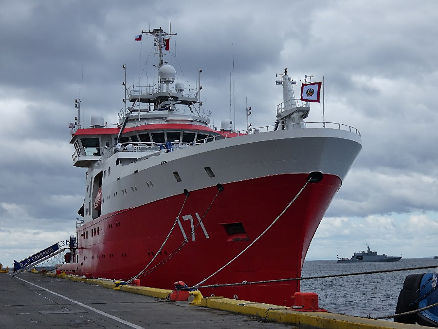 BAP Carrasco en Punta Arenas Firma IPEN