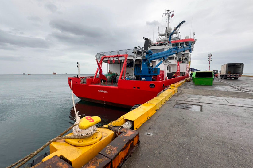 BAP Carrasco en tareas de reaprovisionamiento logu00edstico en Punta Arenas Firma Direcciu00f3n de Hidrografu00eda y Navegaciu00f3n de la Marina de Guerra del Peru00fa