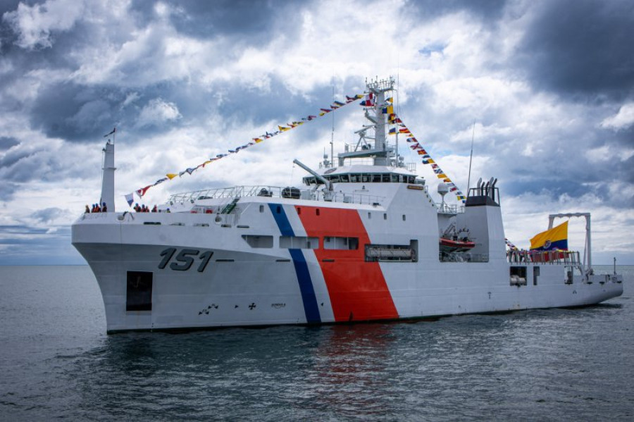 ARC 151 Simón Bolivar en Punta Arenas Firma Armada de Chile