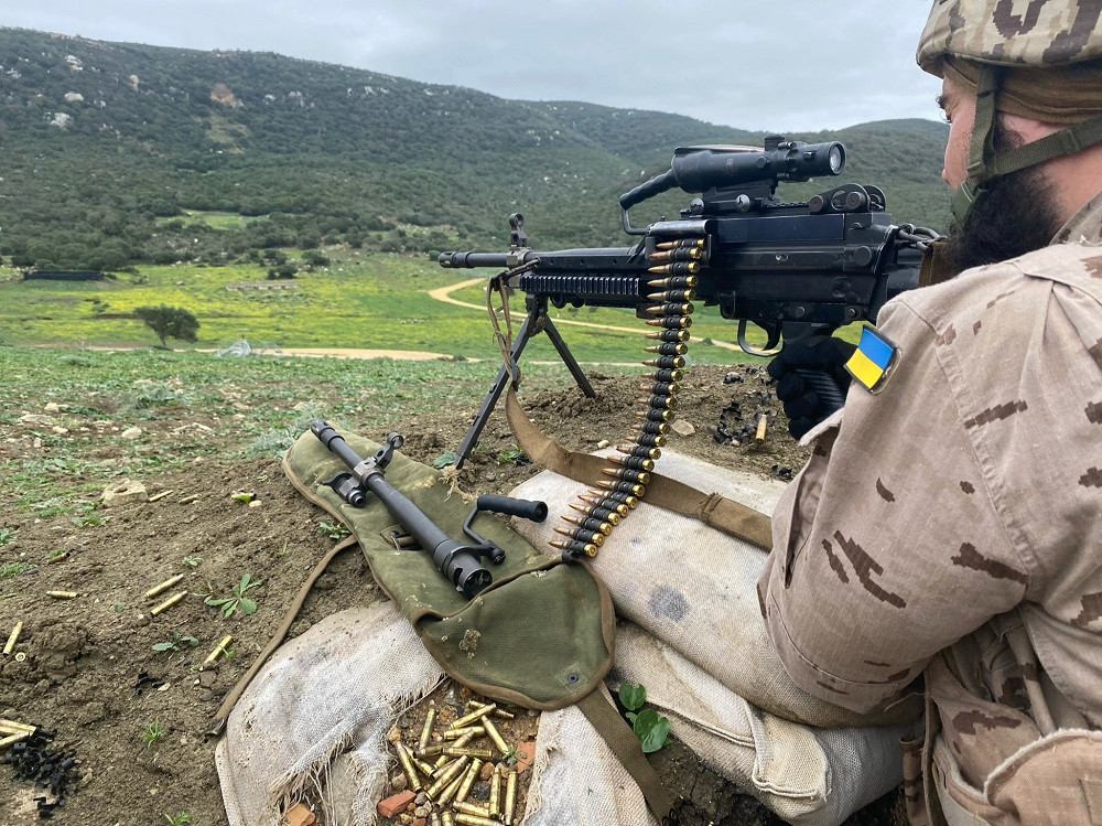 Ucrania tiro con ametralladora media