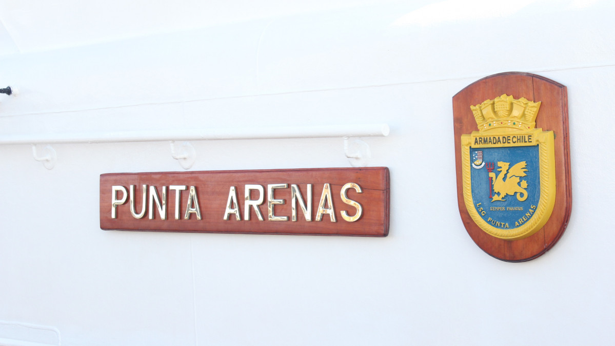 Placa y escudo de la LSG 1619 Punta Arenas Firma Armada de Chile