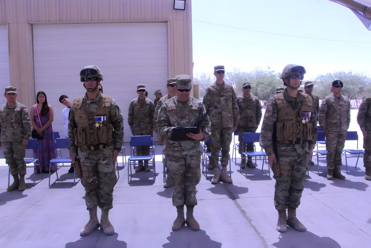 Lectura del decreto de nombramiento del mayor Javier Melo como nuevo comandante del Grupo de Artilleru00eda N9 Salvo Firma VI Divisiu00f3n del Eju00e9rcito de Chile