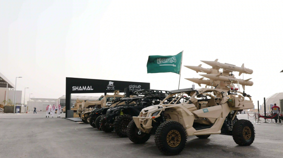 Exposición de vehículos en la primera edición de World Defense Show