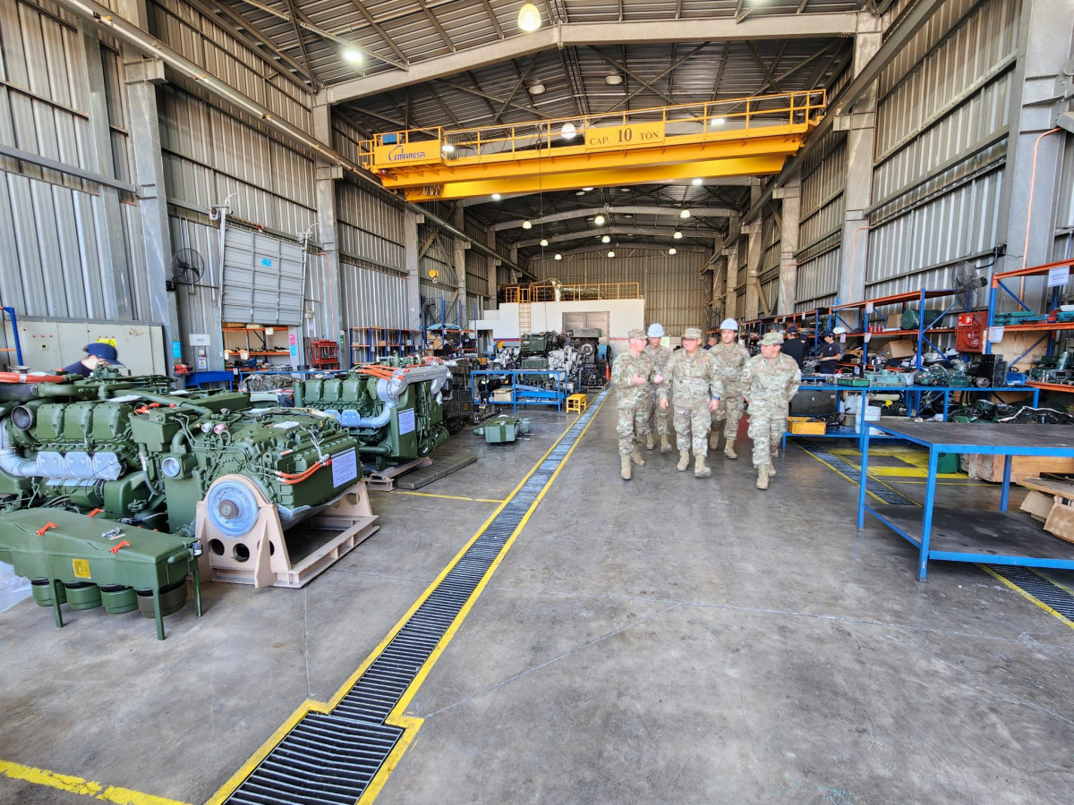 Visita del general Ciuffardi a las instalaciones de Talagante Firma Famae 004