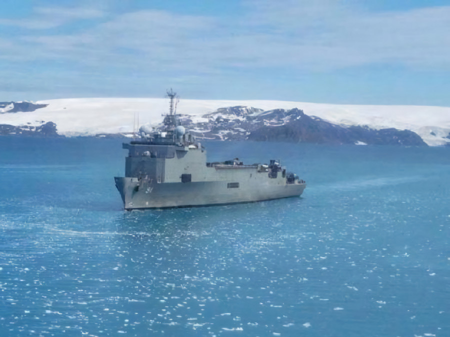 LSDH 91 Sargento Aldea en la Antártica Firma Armada de Chile