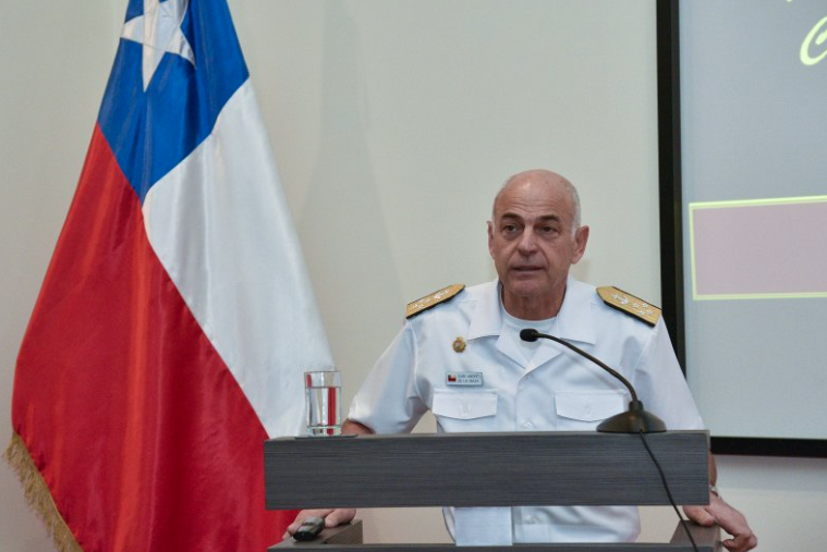 Almirante Juan Andru00e9s de la Maza comentando el documental Firma Armada de Chile
