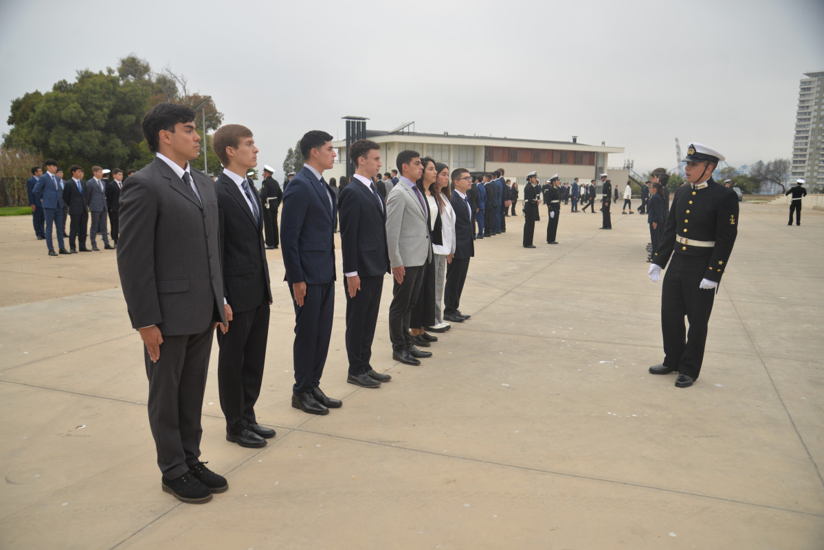 Ingreso de nueva generaciu00f3n de reclutas Firma Escuela Naval Arturo Prat de la Armada de Chile 004