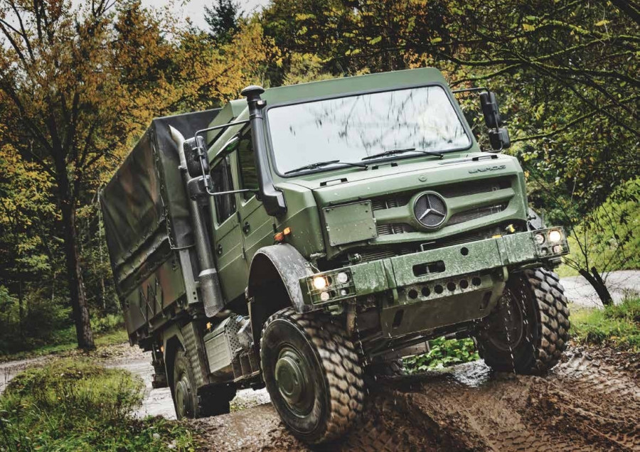 Camión militar doble cabina Unimog 4x4 Firma Mercedes Benz Defence Trucks