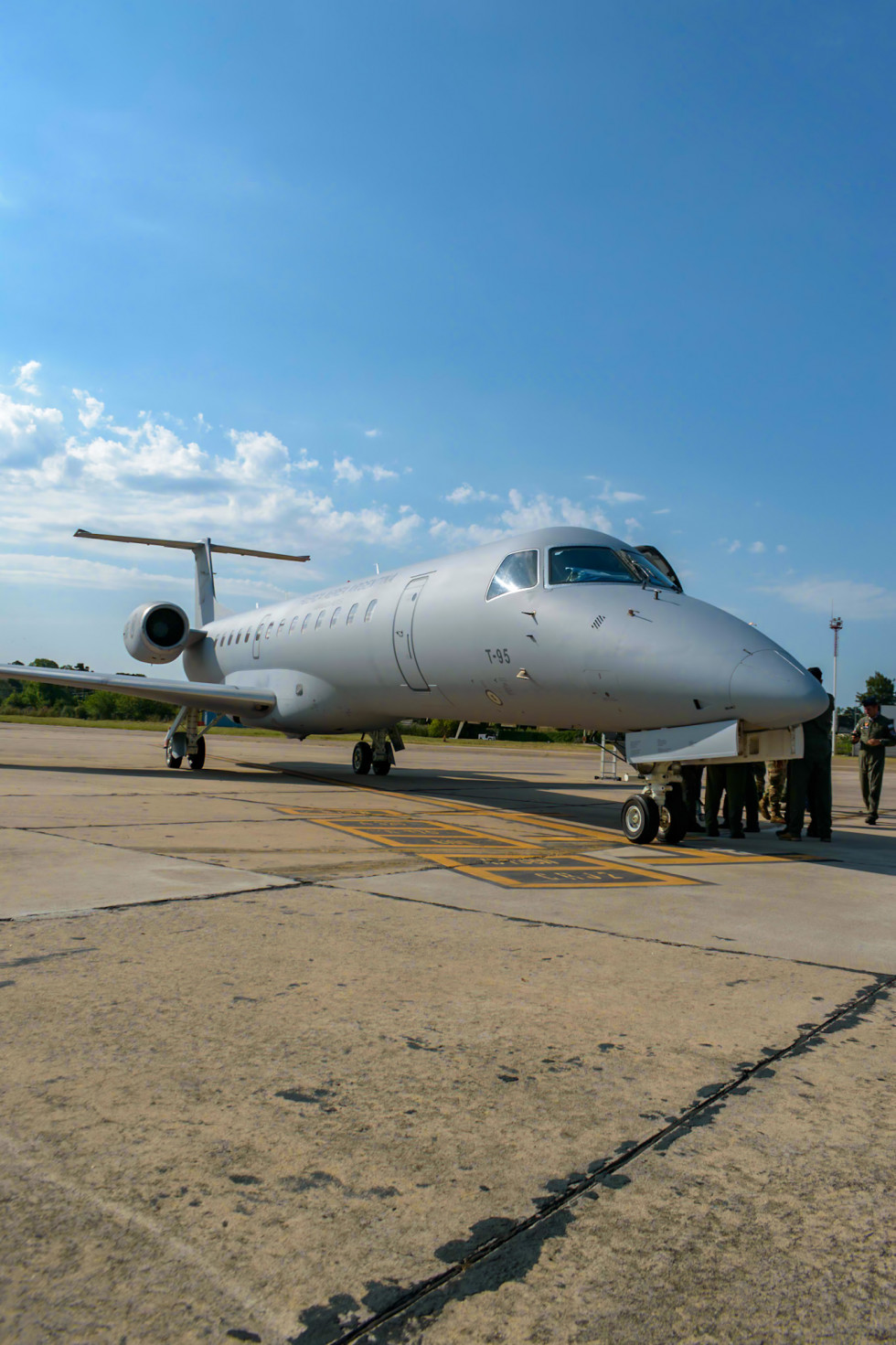 Argentina recibe su primer avión ERJ 140 LR (7)