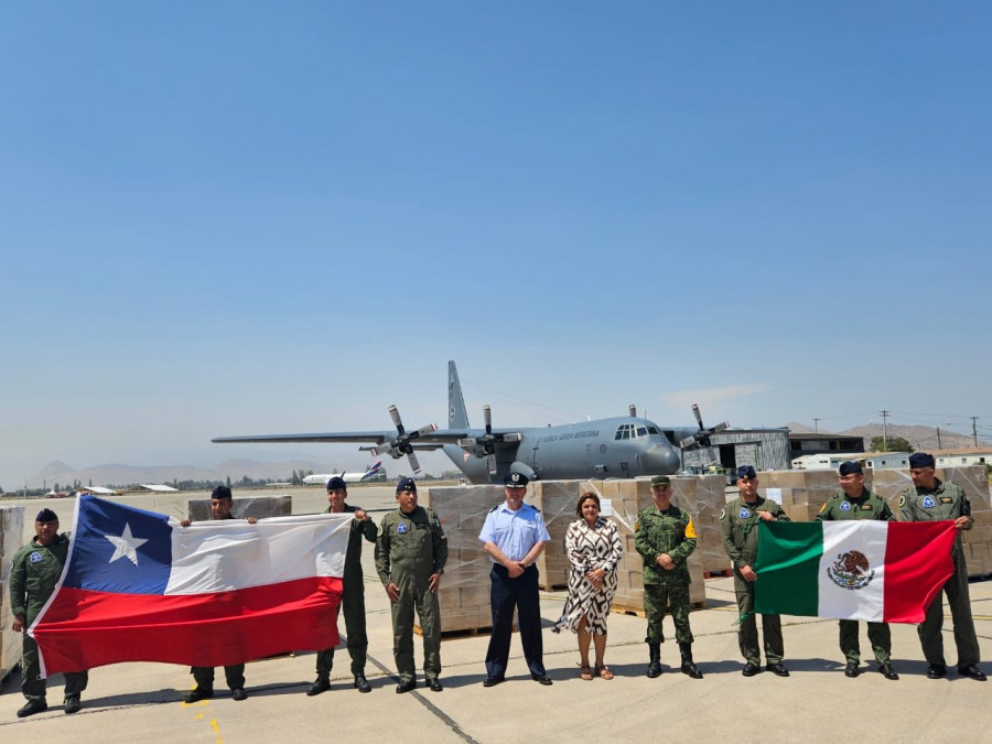 El C 130 Hercules en las instalaciones del Grupo de Aviación N9 de la FACh Firma Embajada de México en Chile