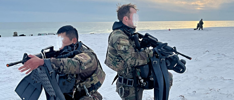 Operadores de la Agrupación de Fuerzas Especiales de la BOE Lautaro en entrenamiento de técnicas en Eglin Strike 2024 Firma Comando de Operaciones Especiales del Ejército de Chile