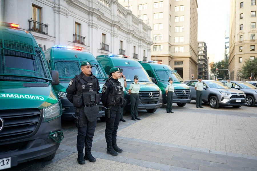 Entrega de los nuevos vehículos a Gendarmería de Chile Firma Subsecretaría de Justicia