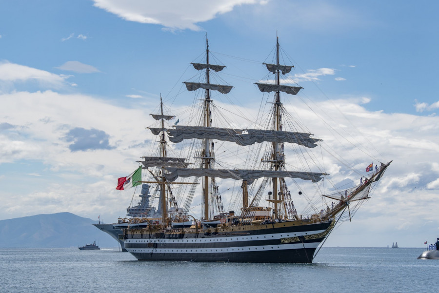 Amerigo Vespucci Firma Marina Militar Italian