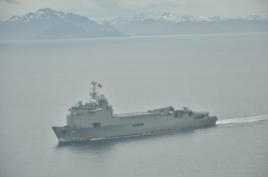 El buque multipropósito LSDH 91 Sargento Aldea en un viaje anterior a la Antártica Firma Armada de Chile