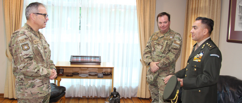 Oficial argentino inicia intercambio acádemico en la Acapomil Firma Comando de Educación y Doctrina del Ejército de Chile