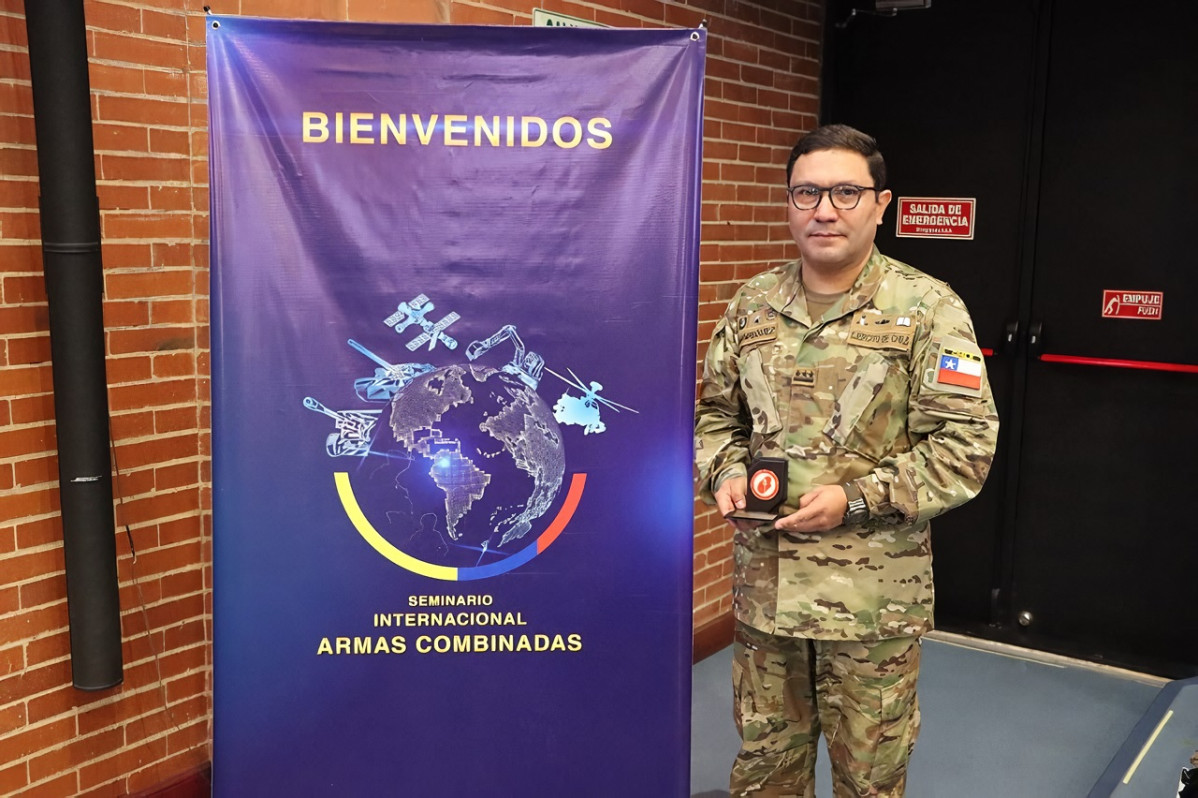 Coronel Marcelo Manru00edquez Firma Comando de Educaciu00f3n y Doctrina del Eju00e9rcito de Chile