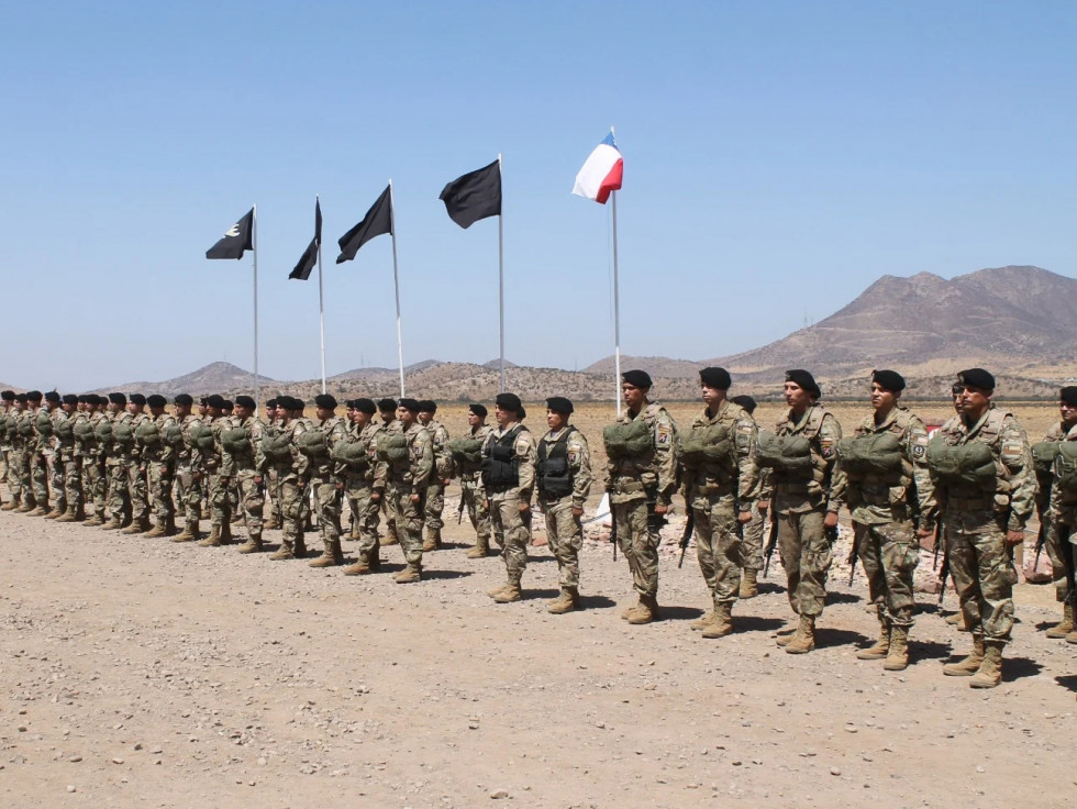 Ceremonia de graduación curso conjunto combinado de Paracaidismo Básico Militar 2024 Firma Ejército de Chile
