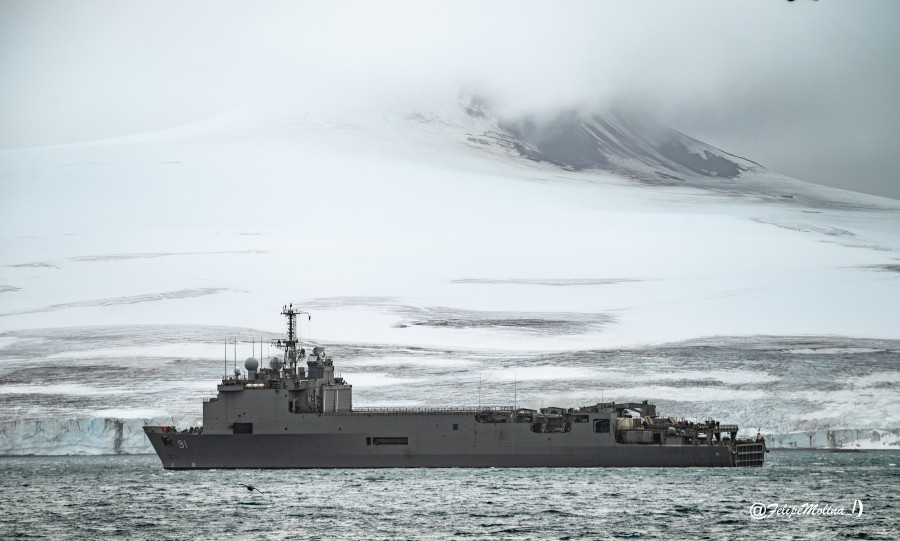 LSDH 91 Sargento Aldea en Bahía Fildes Firma Felipe Molina