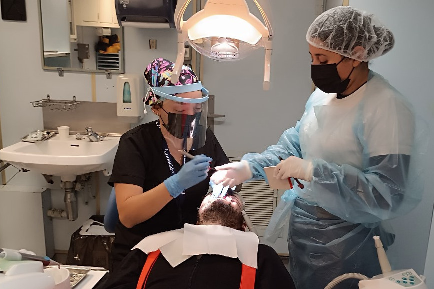 Atenciu00f3n dental en el LSDH 91 Sargento Aldea Firma Armada de Chile