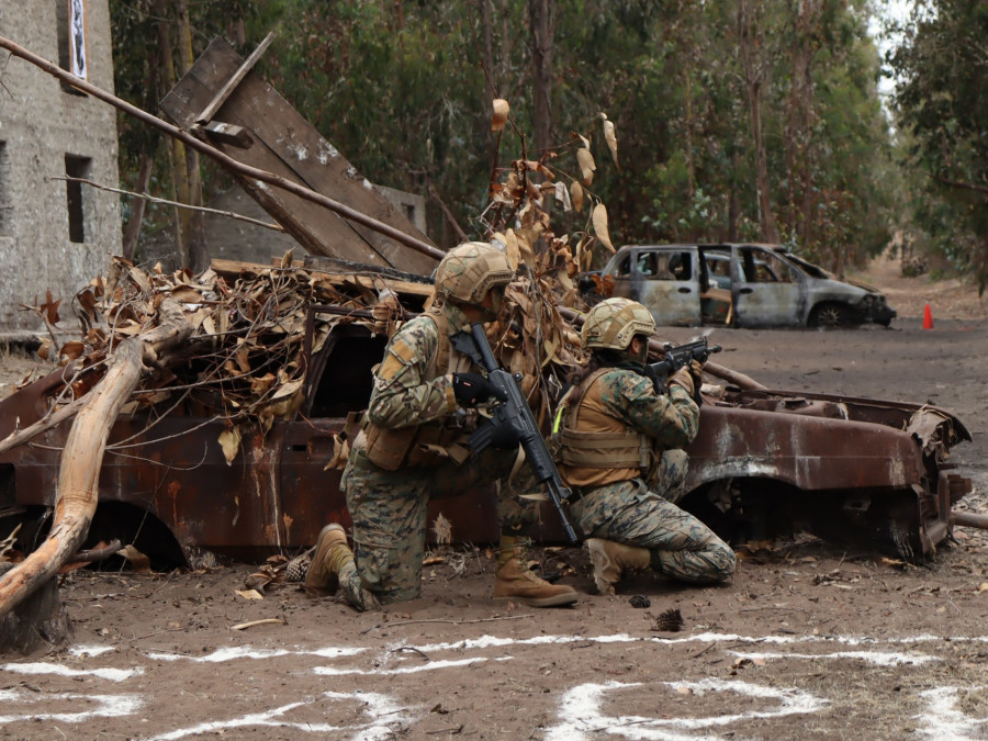 Alumnos de 2 año en instrucción de combate urbano en Pichidangui Firma Ejército de Chile