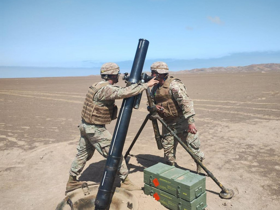 Ejercicio de tiro indirecto en Pampa Chaca Firma Escuela de Infantería del Ejército de Chile