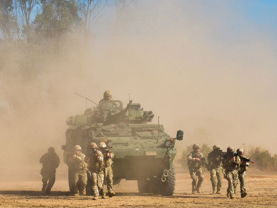 Demostración de operación militar con un carro NZLAV 8x8 del Cuerpo de Infantería de Marina Firma Escuela Naval Arturo Prat de la Armada de Chile