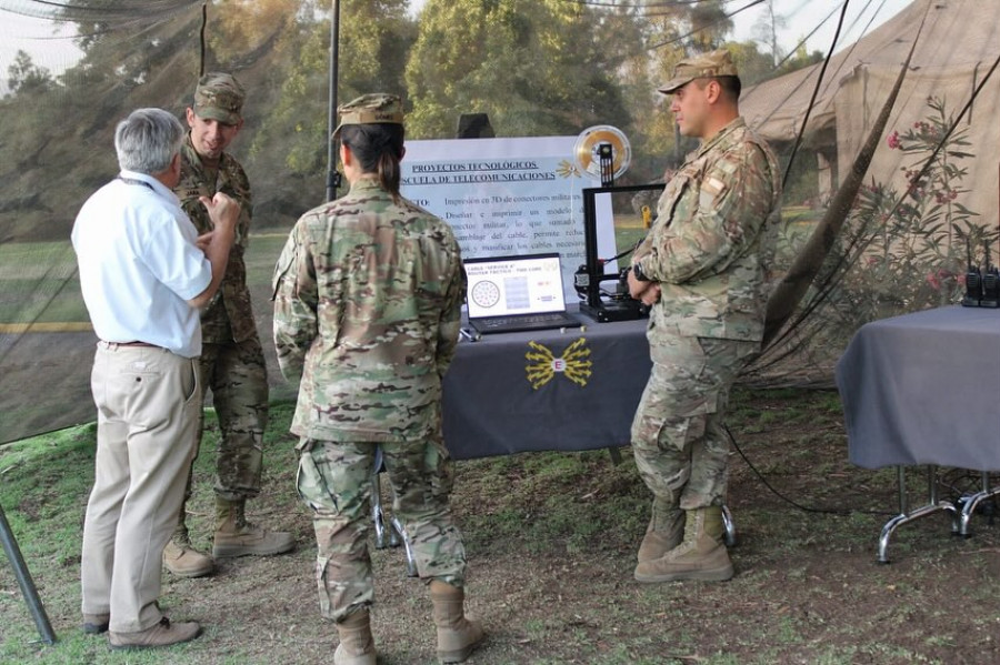 Presentación de las capacidades del proyecto de Realidad Extendida en la reparación de equipos de telecomunicaciones Firma Academia Politécnica Militar del Ejército de Chile
