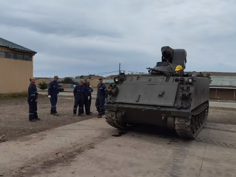 Instrucción de operación de carro M113 equipado con torreta Kuka armada con cañón de 25 mm Firma V División del Ejército de Chile