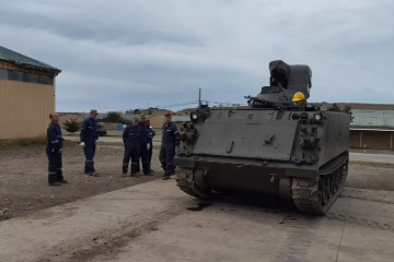 Instrucción de operación de carro M113 equipado con torreta Kuka armada con cañón de 25 mm Firma V División del Ejército de Chile