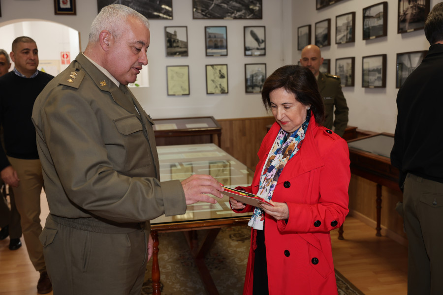 Robles visita el archivo general militar de guadalajara foto iaki gmezmde 53599439506 o