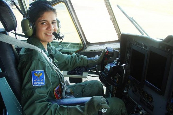 Mulher piloto fab tenente c130